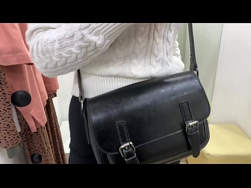 ❤️ Masturbim publik i kurvës së re FeralBerry me një dildo në dhomën e montimit ️❌ Pornografi anale në pornografi sq.cbddeluxe.top ❤