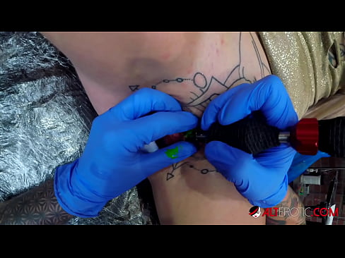❤️ E dashura jashtëzakonisht e bërë me tatuazhe, Sully Savage, bëri një tatuazh në klitorisin e saj ️❌ Pornografi anale në pornografi sq.cbddeluxe.top ❤